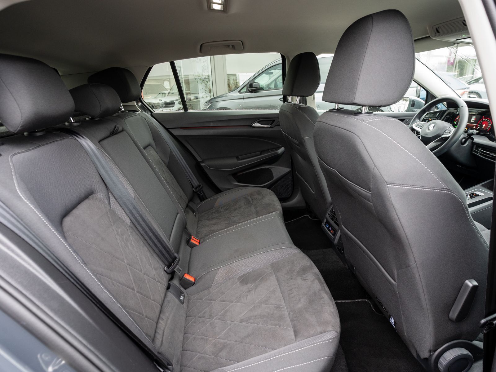 Fahrzeugabbildung Volkswagen Golf Style 1.4 eHybrid DSG LED NAVI RFK SHZ HUD