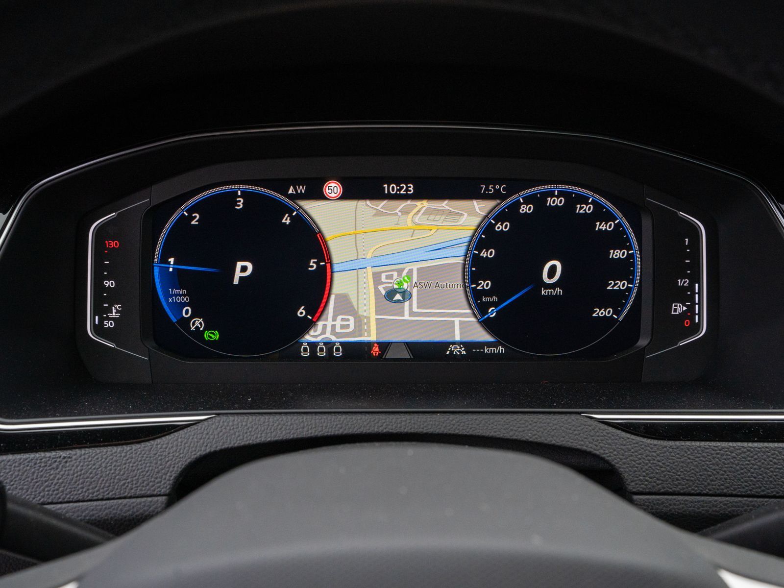 Fahrzeugabbildung Volkswagen Passat Variant R-Line 2.0TDI DSG LED NAVI AHK VC