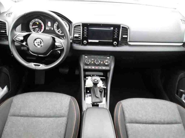 Fahrzeugabbildung SKODA Karoq Clever 1,5 TSI DSG NAVI AHK PANO Standhz