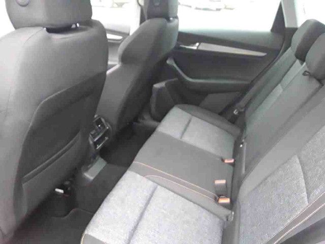 Fahrzeugabbildung SKODA Karoq Clever 1,5 TSI DSG NAVI AHK PANO Standhz