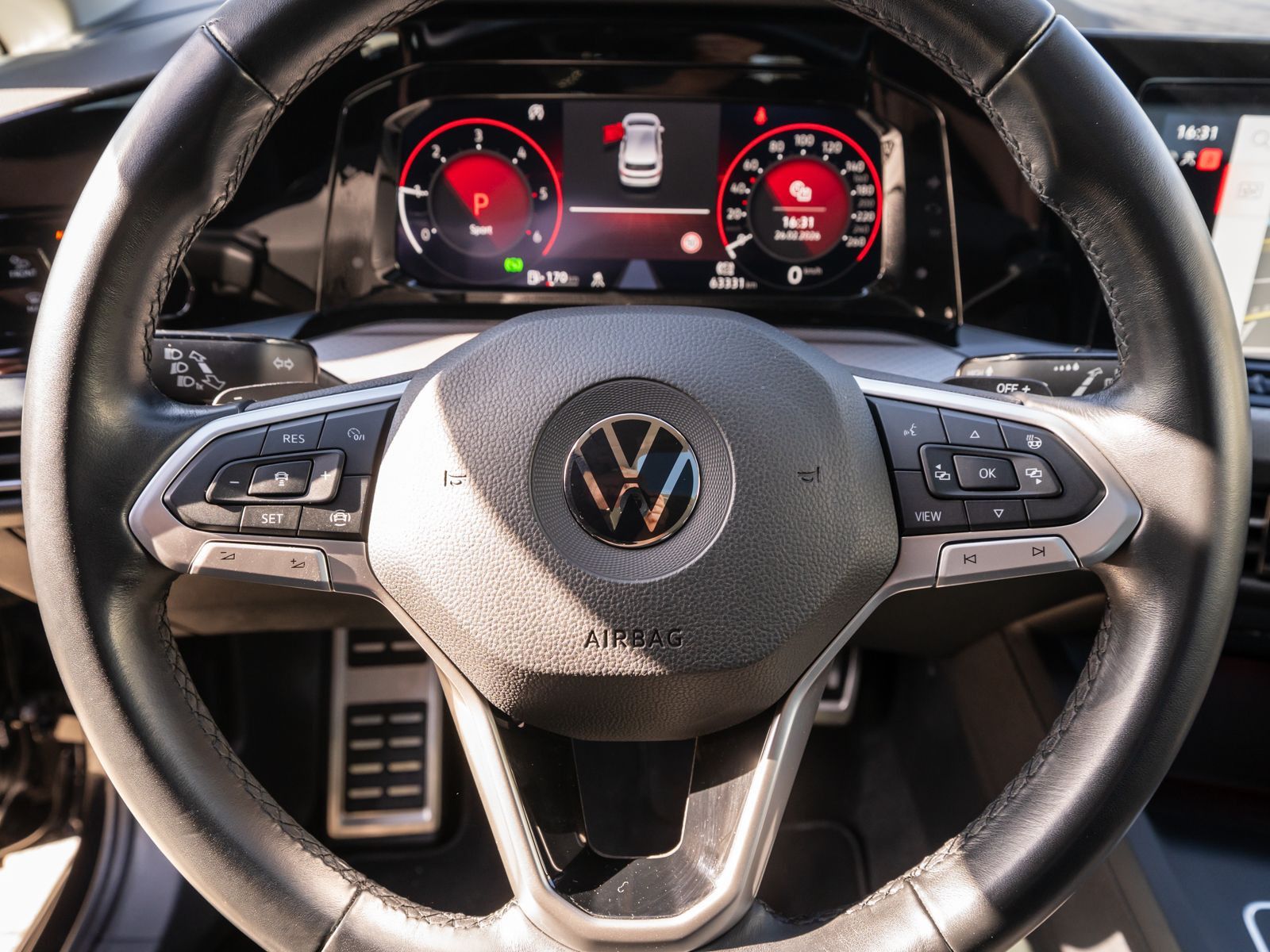 Fahrzeugabbildung Volkswagen Golf Active 2,0 TDI DSG LED NAVI PANO AHK HUD