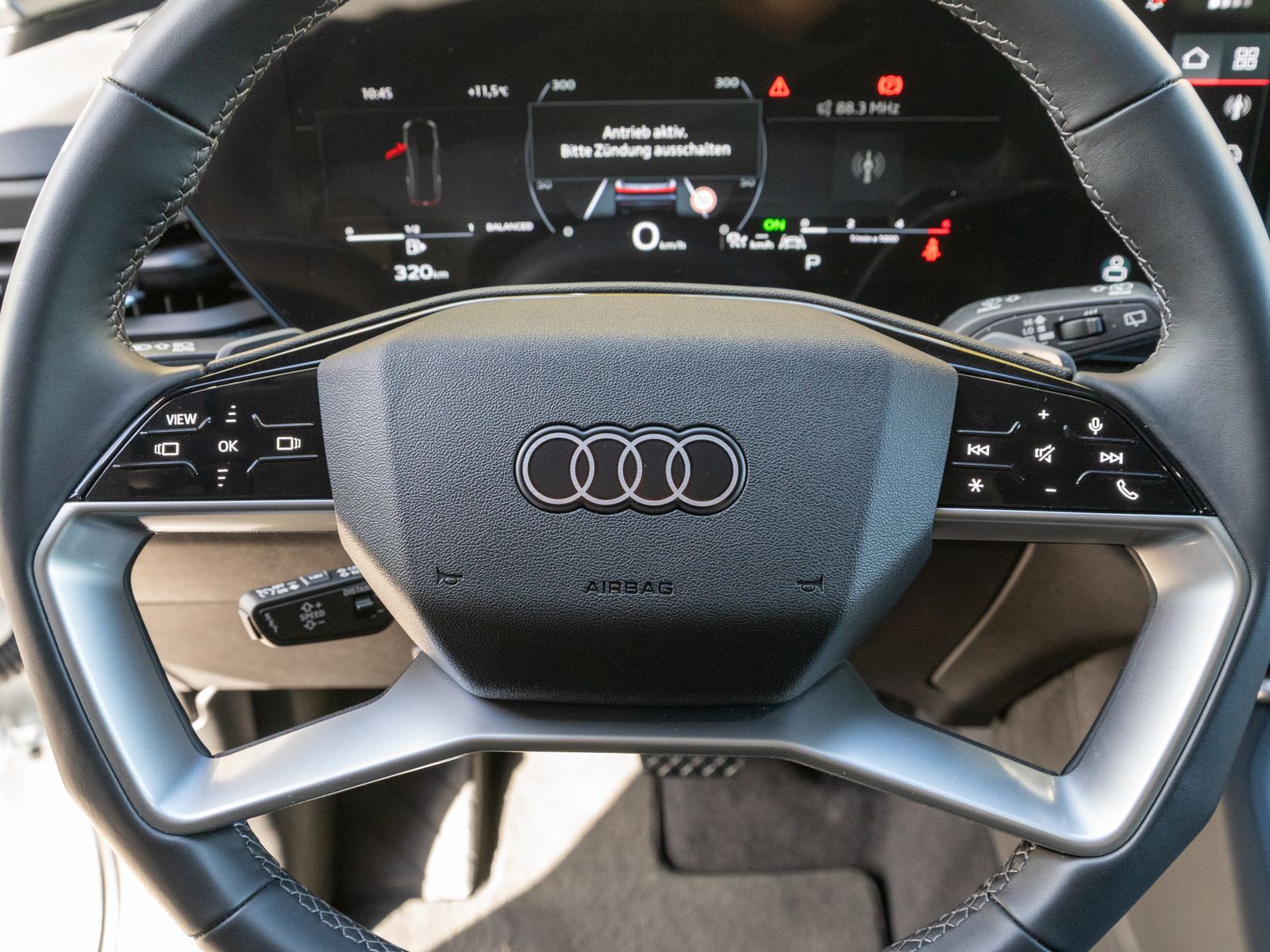 Fahrzeugabbildung Audi Q5 SUV TDI quattro Stronic LED NAVI PANO RFK AHK