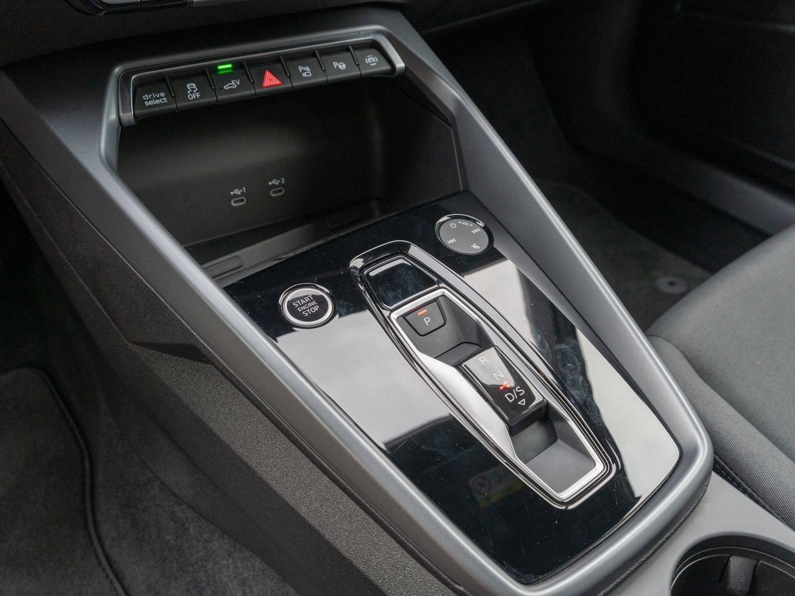 Fahrzeugabbildung Audi A3 Sportback Advanced TFSI e NAVI LED RFK ACC VC