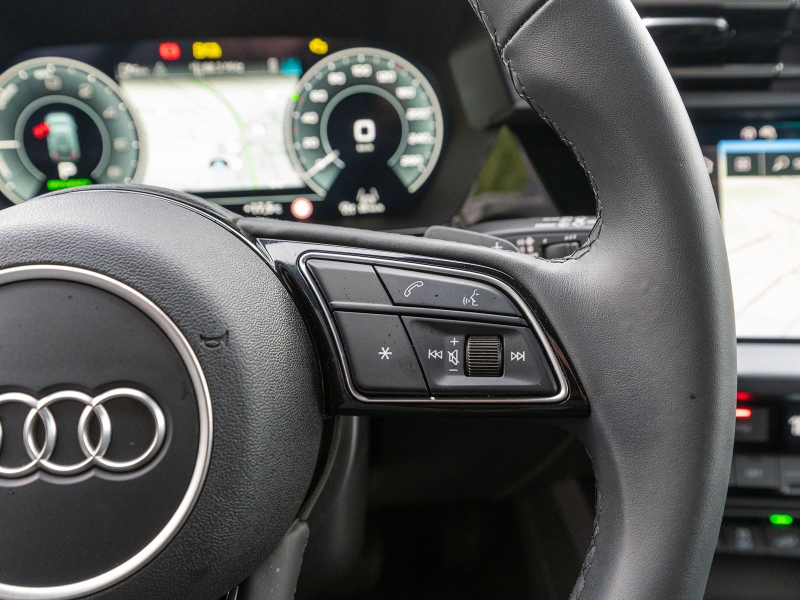 Fahrzeugabbildung Audi A3 Sportback Advanced TFSI e NAVI LED RFK ACC VC