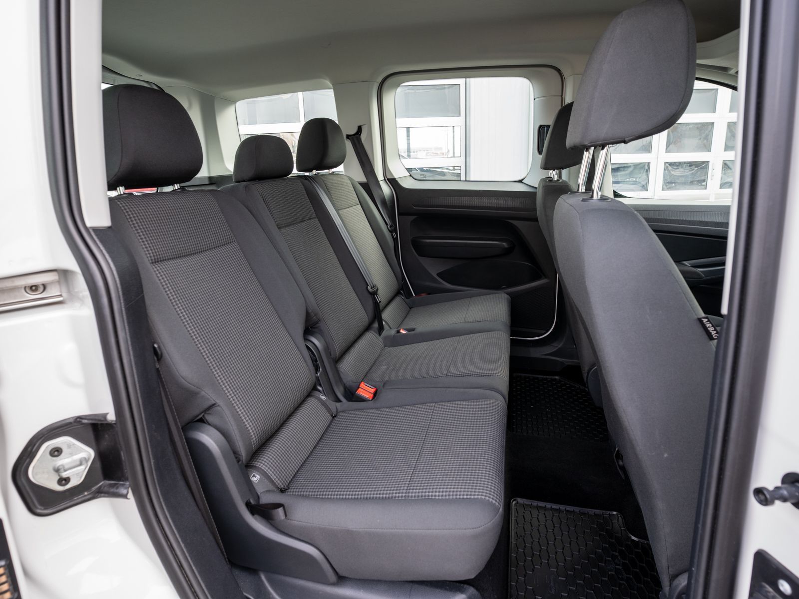 Fahrzeugabbildung Volkswagen Caddy 1.5 TSI Navi PDC Sitzheizung Tempomat