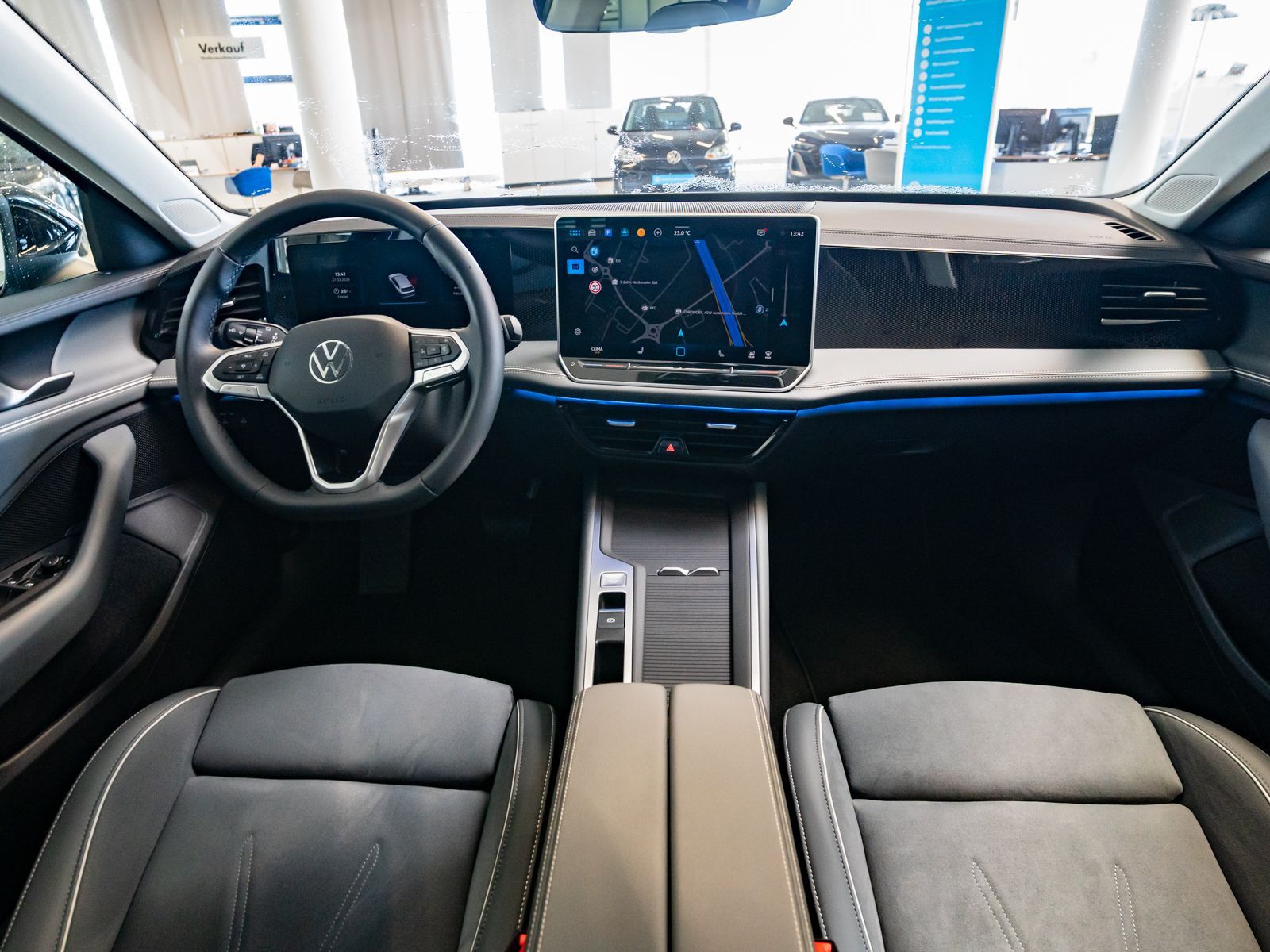 Fahrzeugabbildung Volkswagen Passat Busi 2.0 TDI DSG LED NAVI 360 RFK SHZ AHK