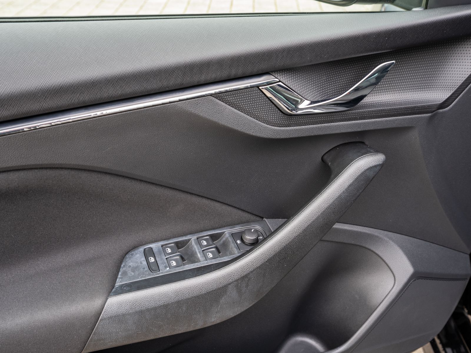 Fahrzeugabbildung SKODA Kamiq Clever 1.0TSI 5-Gang LED Navi RFK SHZ VC