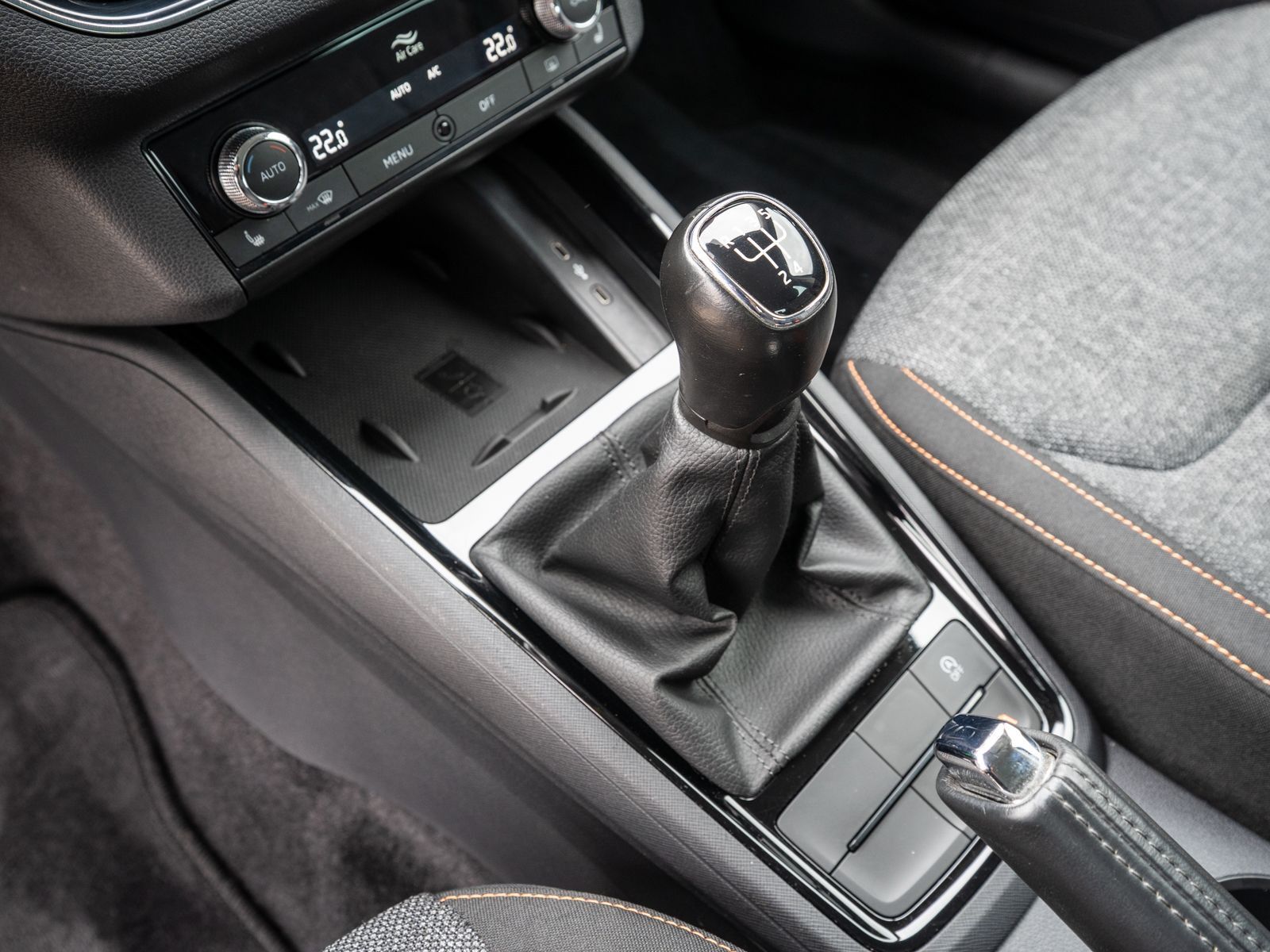 Fahrzeugabbildung SKODA Kamiq Clever 1.0TSI 5-Gang LED Navi RFK SHZ VC