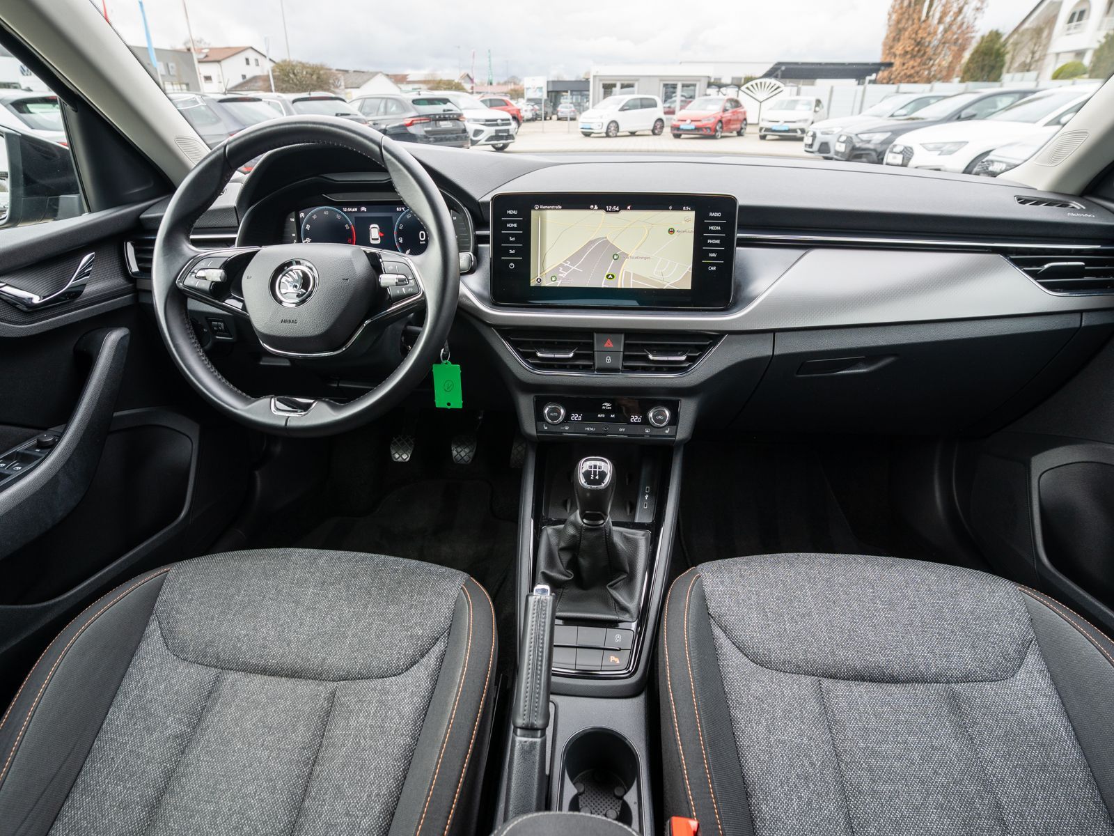 Fahrzeugabbildung SKODA Kamiq Clever 1.0TSI 5-Gang LED Navi RFK SHZ VC