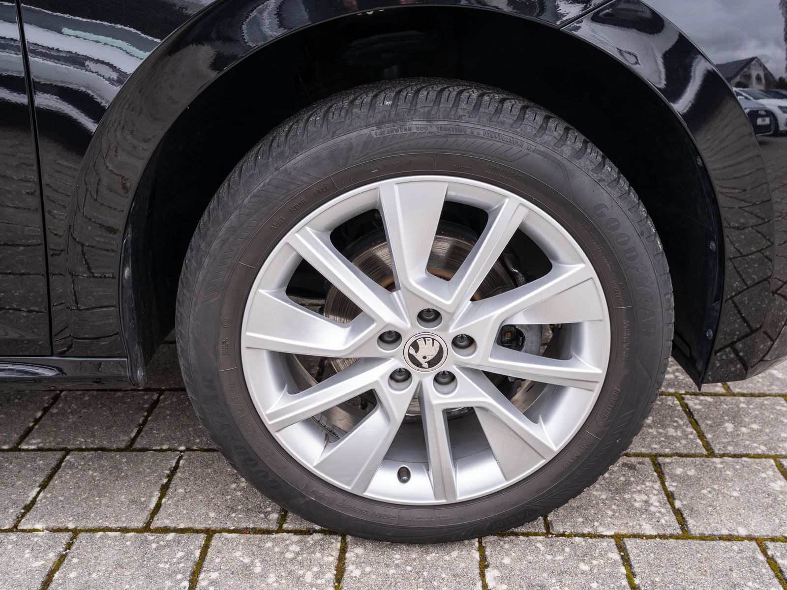 Fahrzeugabbildung SKODA Kamiq Clever 1.0TSI 5-Gang LED Navi RFK SHZ VC