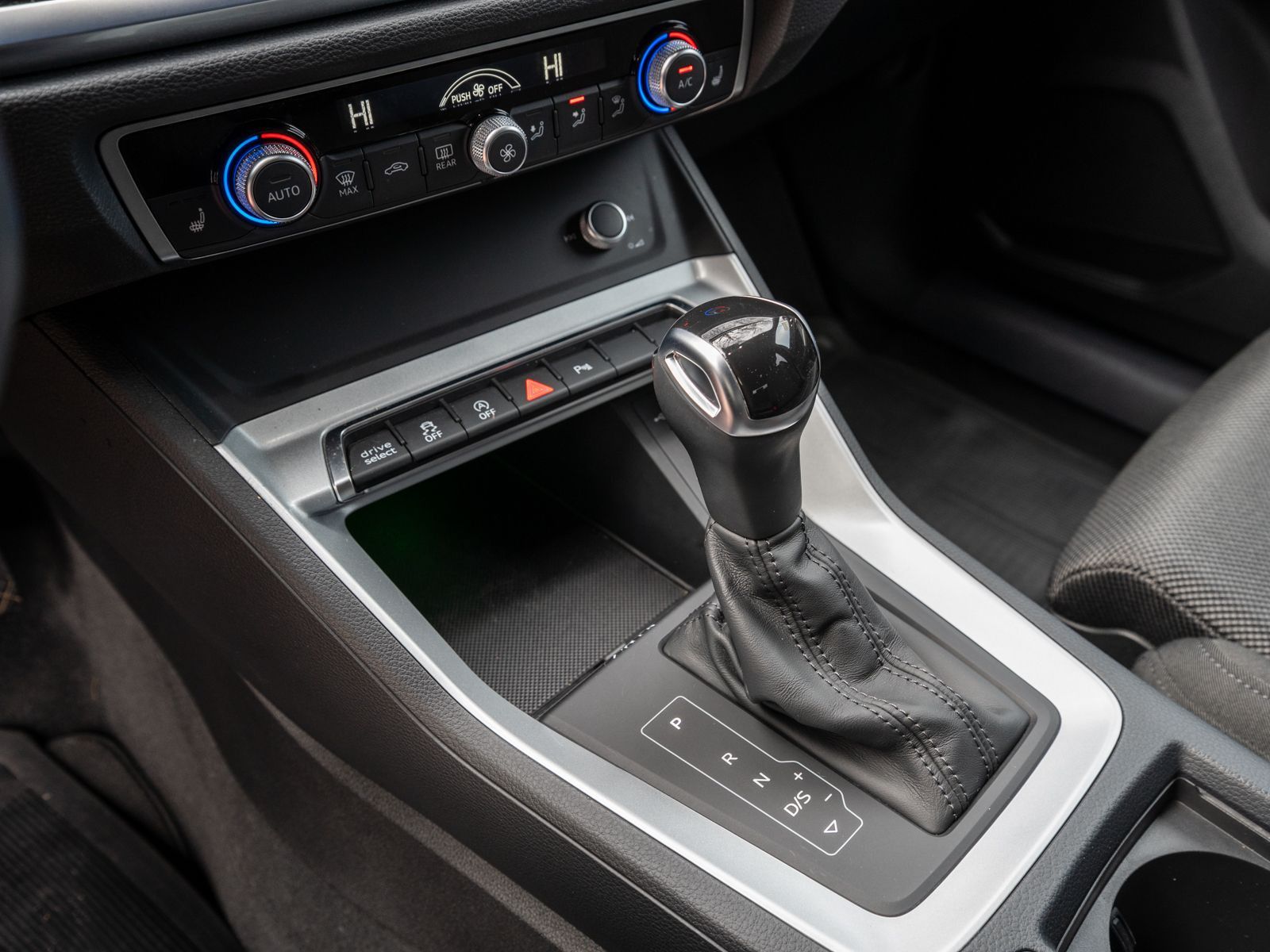 Fahrzeugabbildung Audi Q3 Sportback 35TFSI Stronic LED Navi 360° SHZ VC