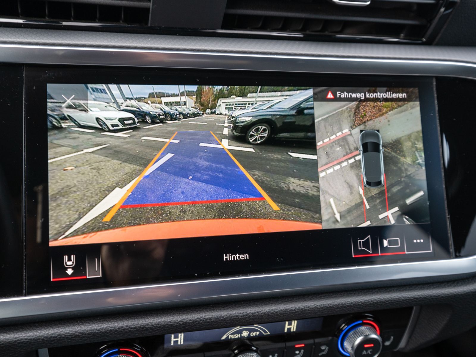 Fahrzeugabbildung Audi Q3 Sportback 35TFSI Stronic LED Navi 360° SHZ VC