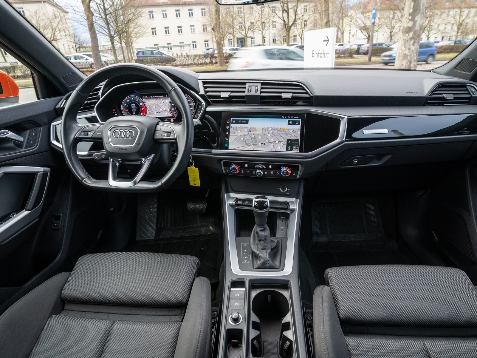 Fahrzeugabbildung Audi Q3 Sportback 35TFSI Stronic LED Navi 360° SHZ VC