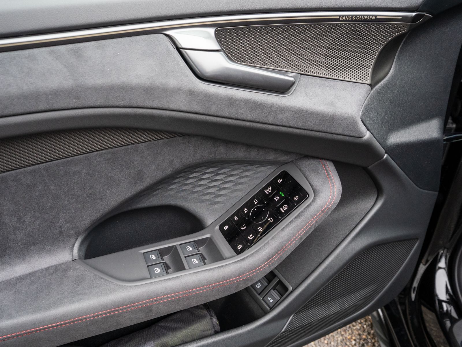 Fahrzeugabbildung Audi A6 Avant e-hybrid quattro Panoramadach AHK
