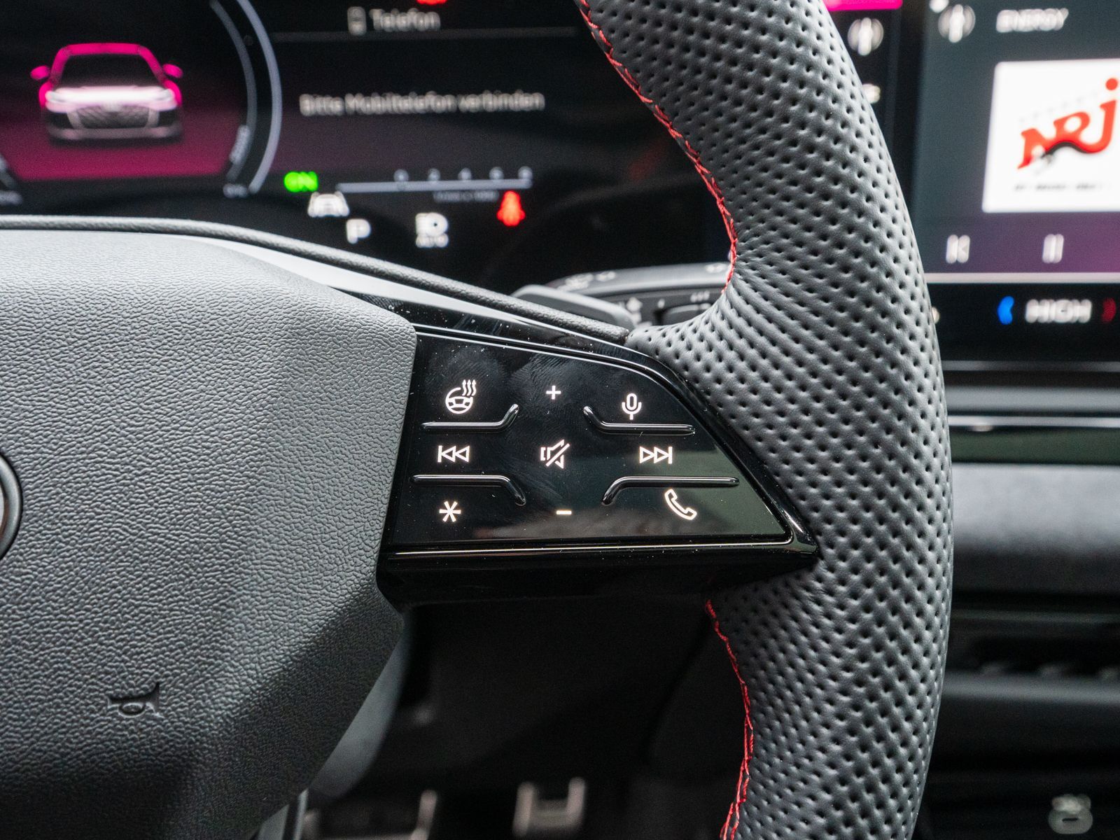 Fahrzeugabbildung Audi A6 Avant e-hybrid quattro Panoramadach AHK