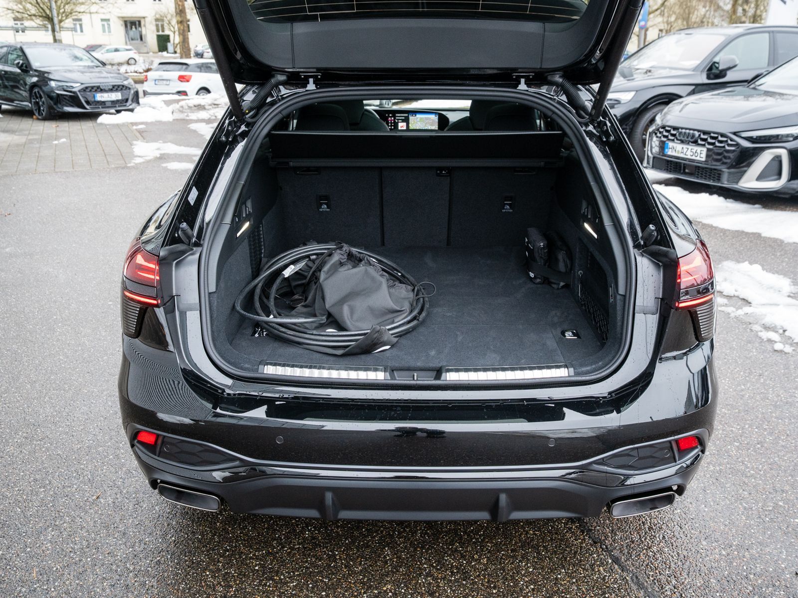 Fahrzeugabbildung Audi A6 Avant e-hybrid quattro Panoramadach AHK