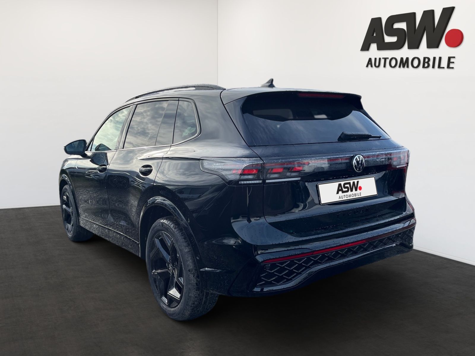 Fahrzeugabbildung Volkswagen Tiguan R-Line 1.5 eTSI DSG HeadUp ParkAssist AHK