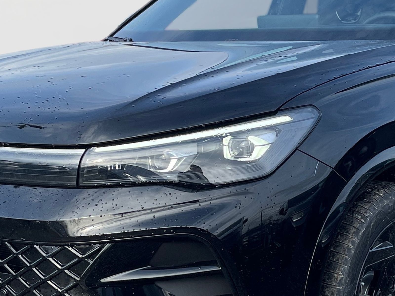 Fahrzeugabbildung Volkswagen Tiguan R-Line 1.5 eTSI DSG HeadUp ParkAssist AHK