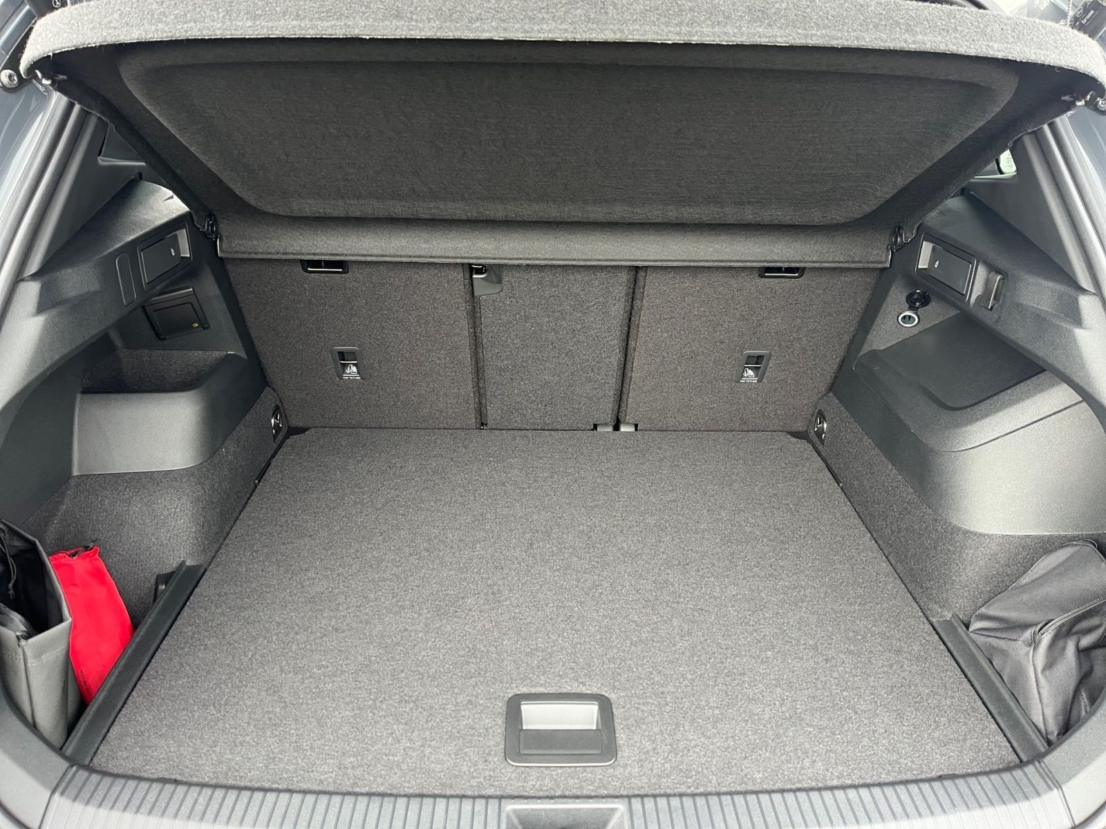 Fahrzeugabbildung Volkswagen Tiguan R-Line 1.5 eTSI DSG HEAD-UP-DISPLAY WKR