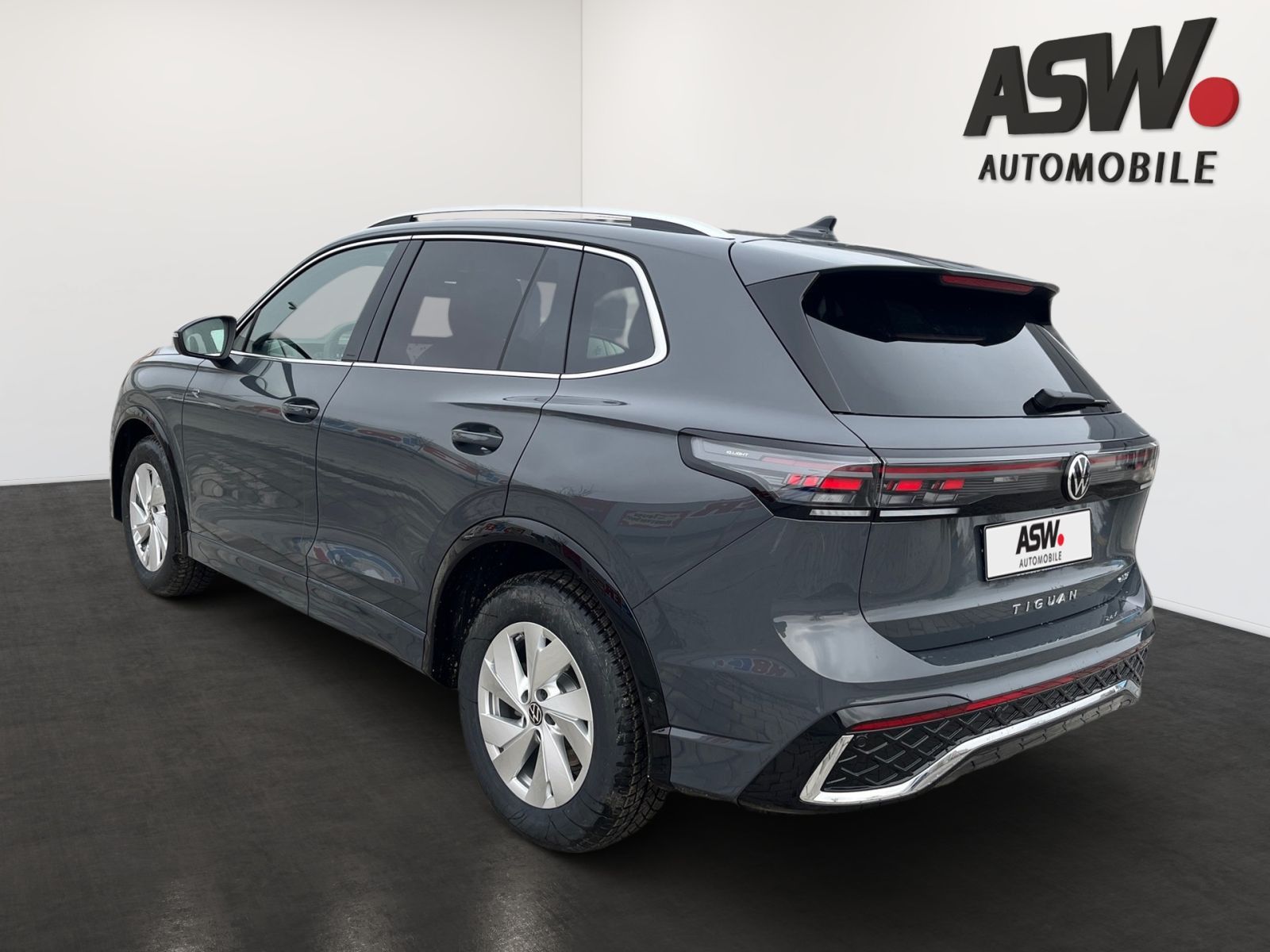 Fahrzeugabbildung Volkswagen Tiguan R-Line 1.5 eTSI DSG HEAD-UP-DISPLAY WKR