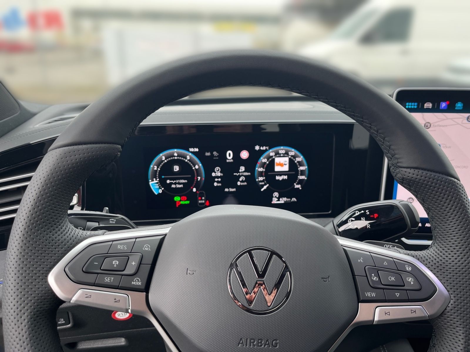 Fahrzeugabbildung Volkswagen Tiguan R-Line 1.5 eTSI DSG HEAD-UP-DISPLAY WKR