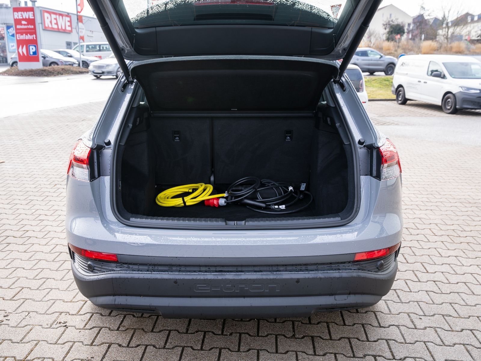 Fahrzeugabbildung Audi Q4 40 e-tron LED Navi RFK SHZ ACC AHK