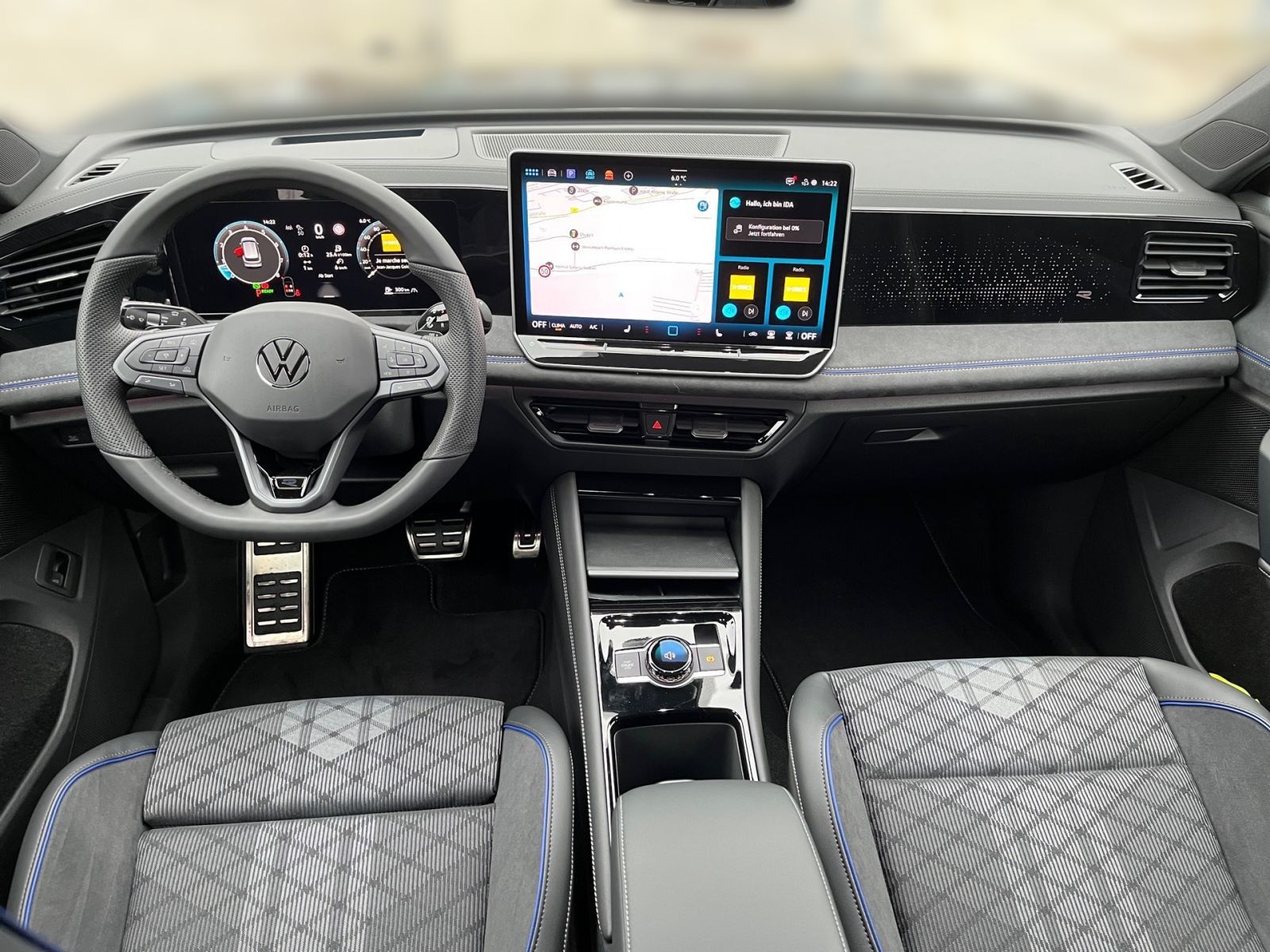Fahrzeugabbildung Volkswagen Tiguan R-Line 1.5 eTSI DSG AHK HeadUp ParkAssist