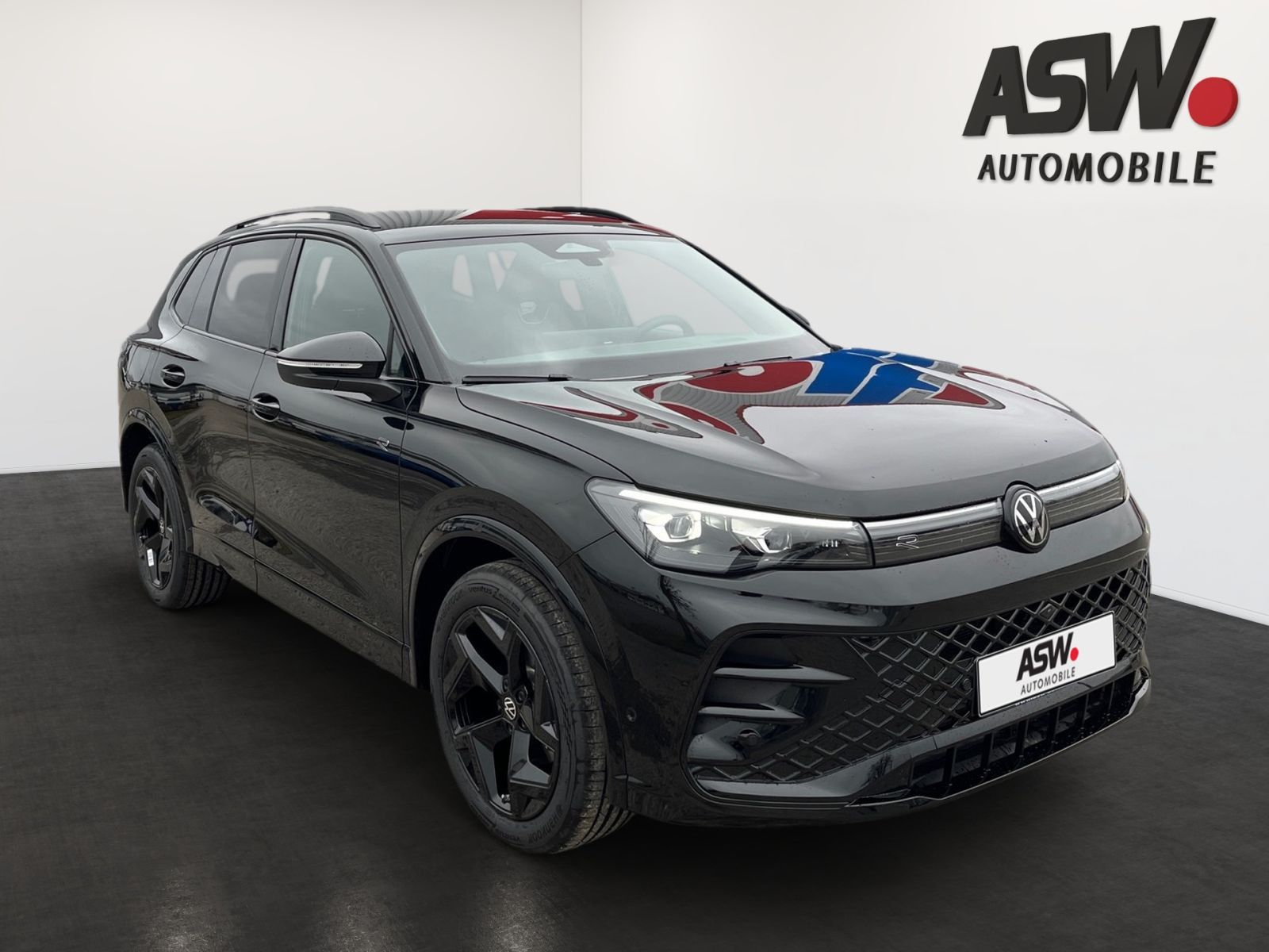 Fahrzeugabbildung Volkswagen Tiguan R-Line 1.5 eTSI DSG AHK HeadUp ParkAssist