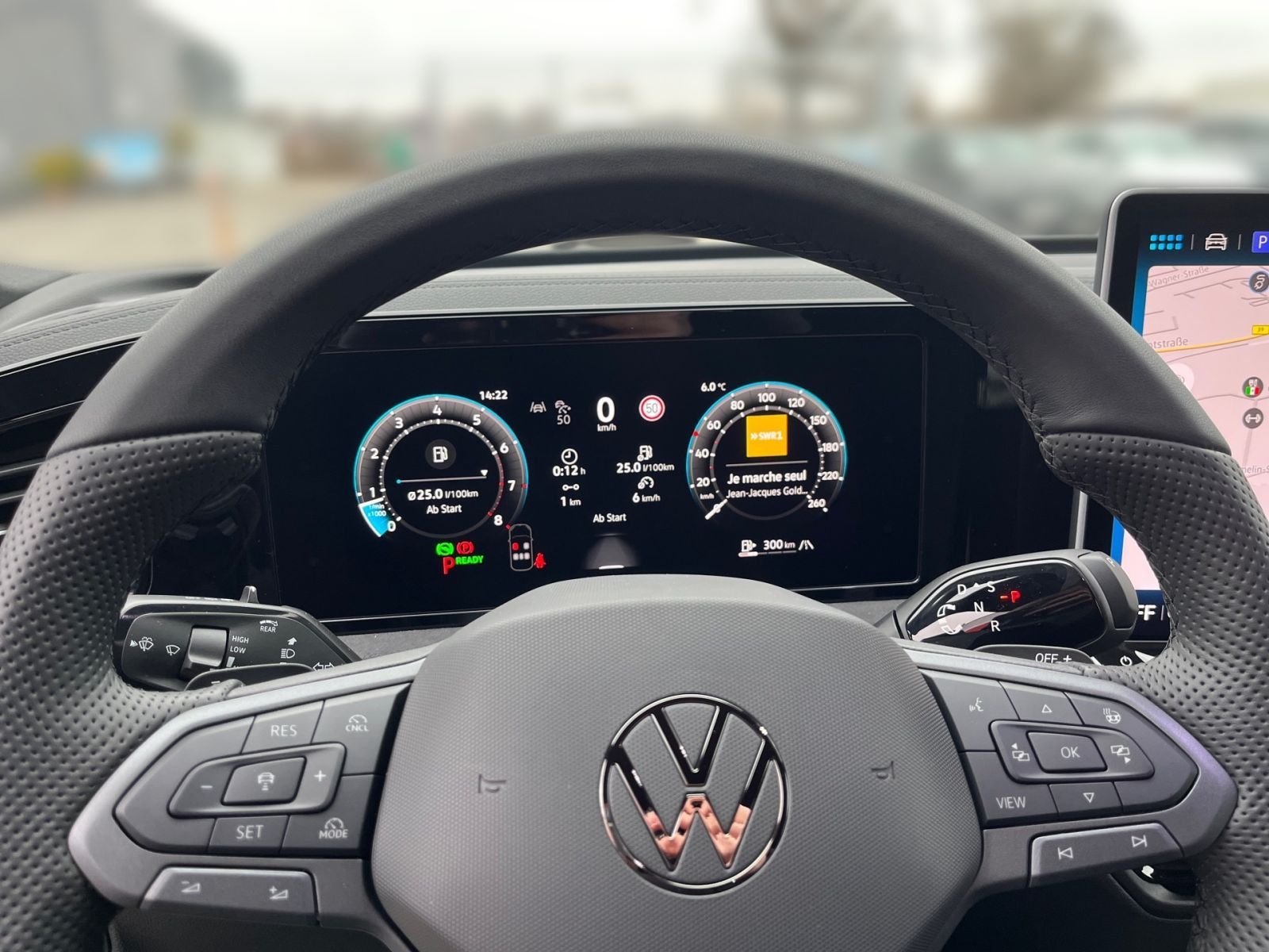 Fahrzeugabbildung Volkswagen Tiguan R-Line 1.5 eTSI DSG AHK HeadUp ParkAssist