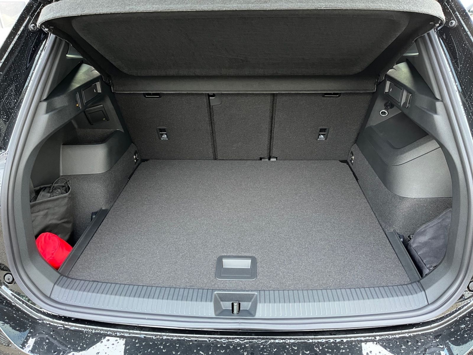 Fahrzeugabbildung Volkswagen Tiguan R-Line 1.5 eTSI DSG AHK HeadUp ParkAssist