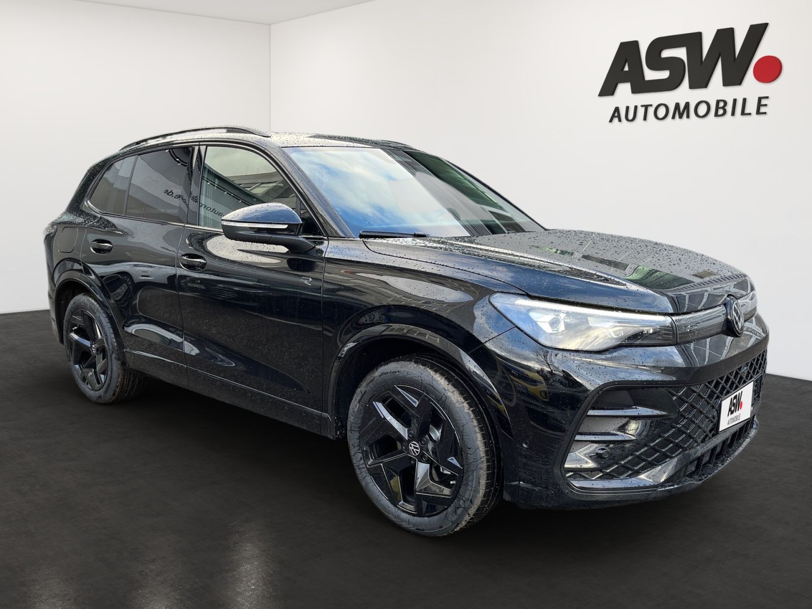 Fahrzeugabbildung Volkswagen Tiguan R-Line 1.5 eTSI DSG AHK HeadUp ParkAssist