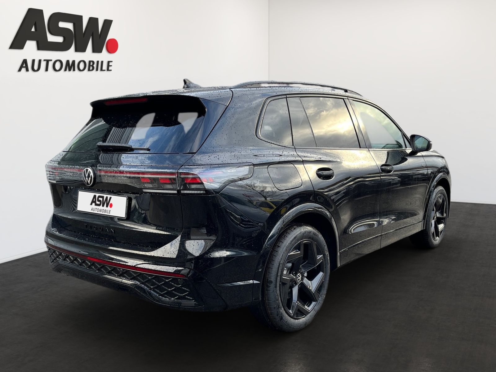 Fahrzeugabbildung Volkswagen Tiguan R-Line 1.5 eTSI DSG AHK HeadUp ParkAssist