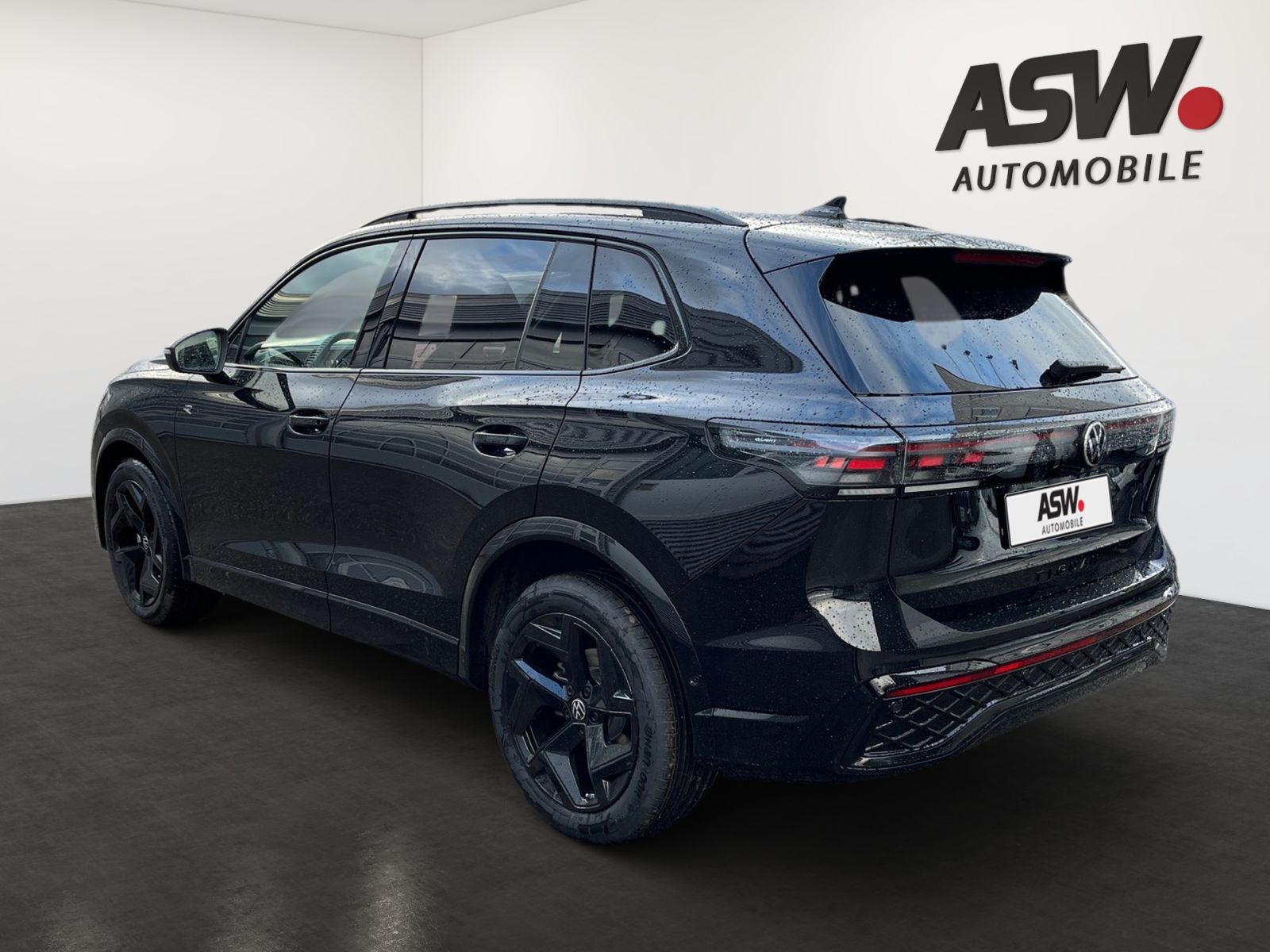 Fahrzeugabbildung Volkswagen Tiguan R-Line 1.5 eTSI DSG AHK HeadUp ParkAssist