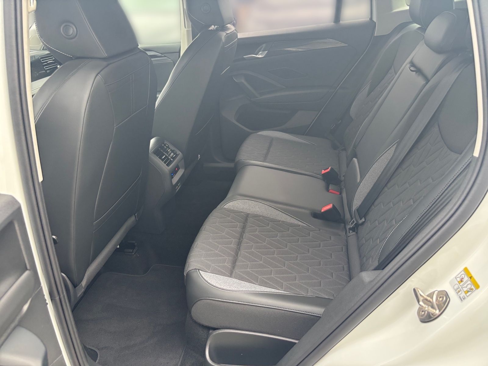 Fahrzeugabbildung Volkswagen Tiguan ENERGY 1.5 eTSI OPF DSG