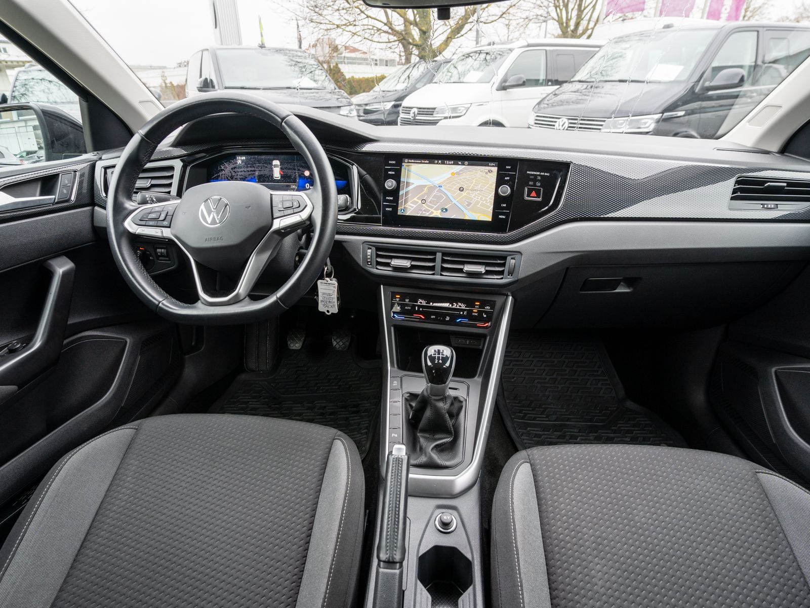 Fahrzeugabbildung Volkswagen Polo Life 1,0 TSI Navi Klima RFK PDC SHZ LED