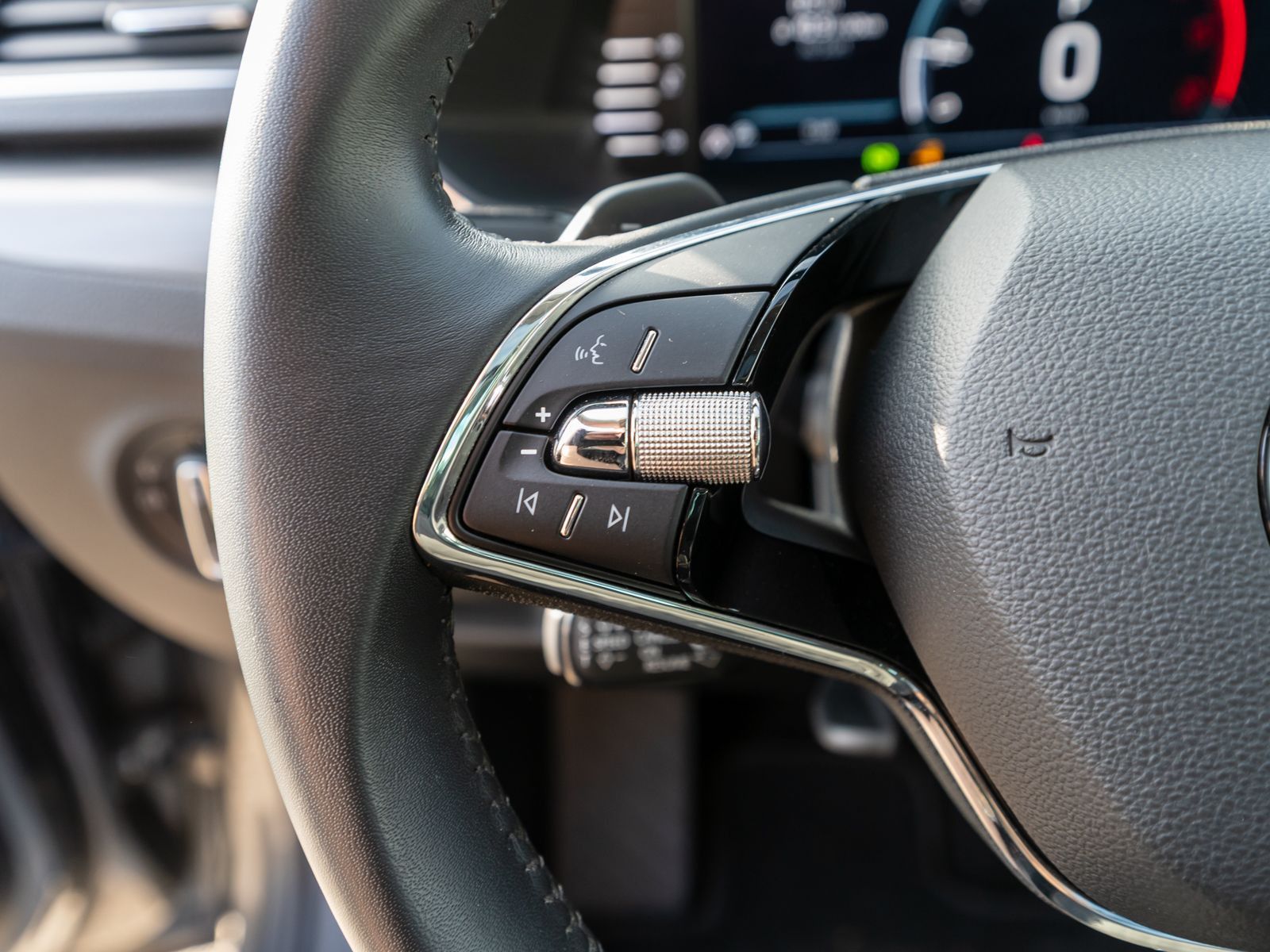 Fahrzeugabbildung SKODA Superb Combi Style 2,0 TDI DSG Navi AHK Pano ACC