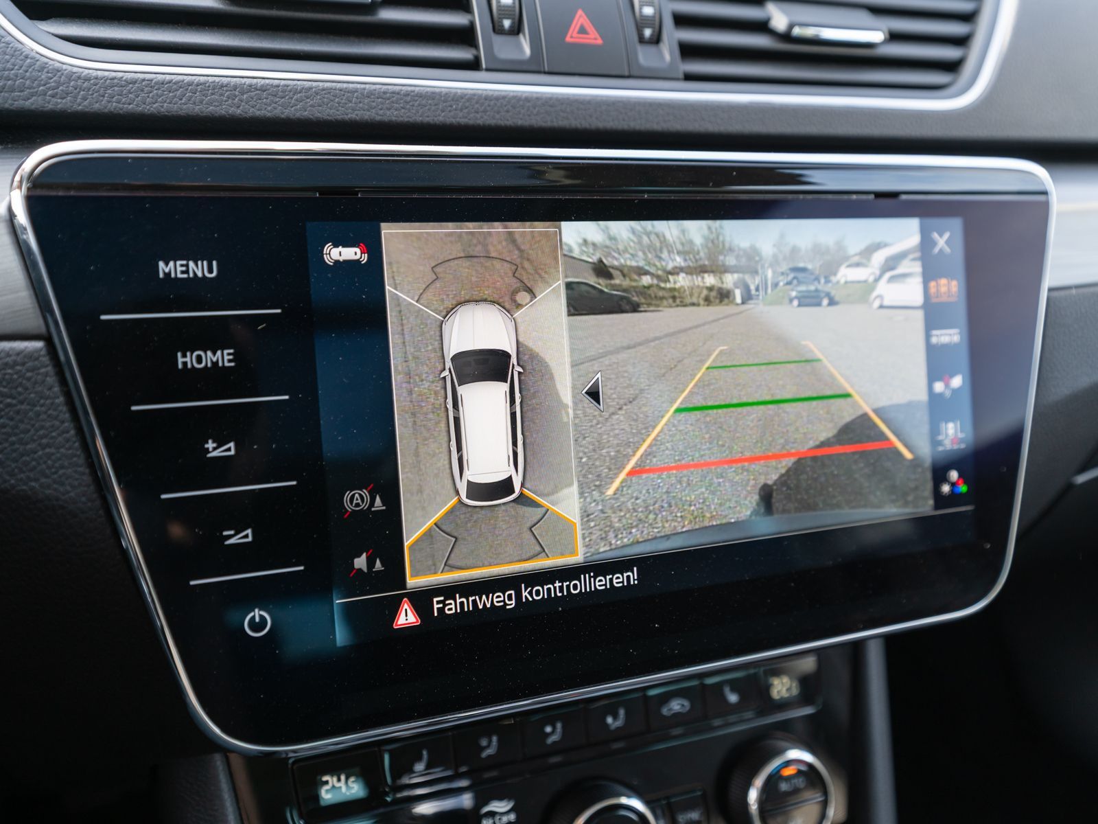 Fahrzeugabbildung SKODA Superb Combi Style 2,0 TDI DSG Navi AHK Pano ACC