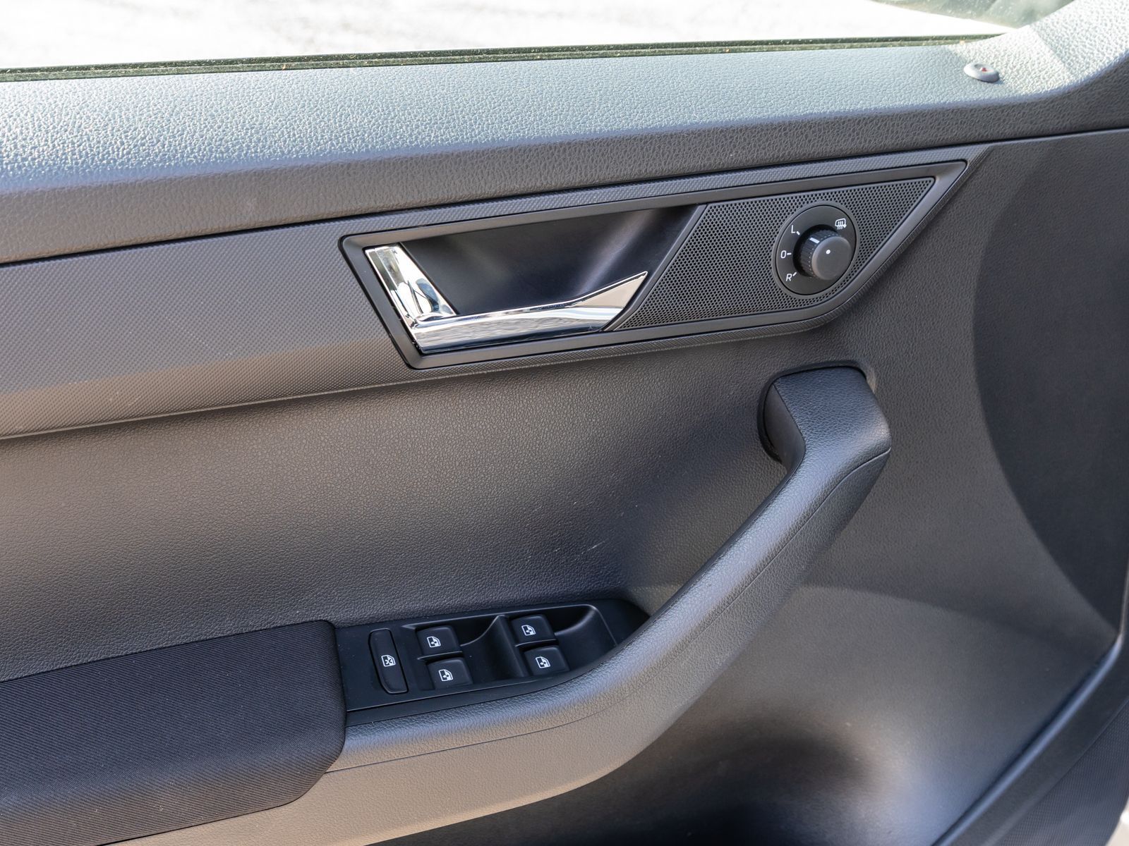 Fahrzeugabbildung SKODA Fabia Combi Ambition 1,0 TSI Navi PDC SHZ LED