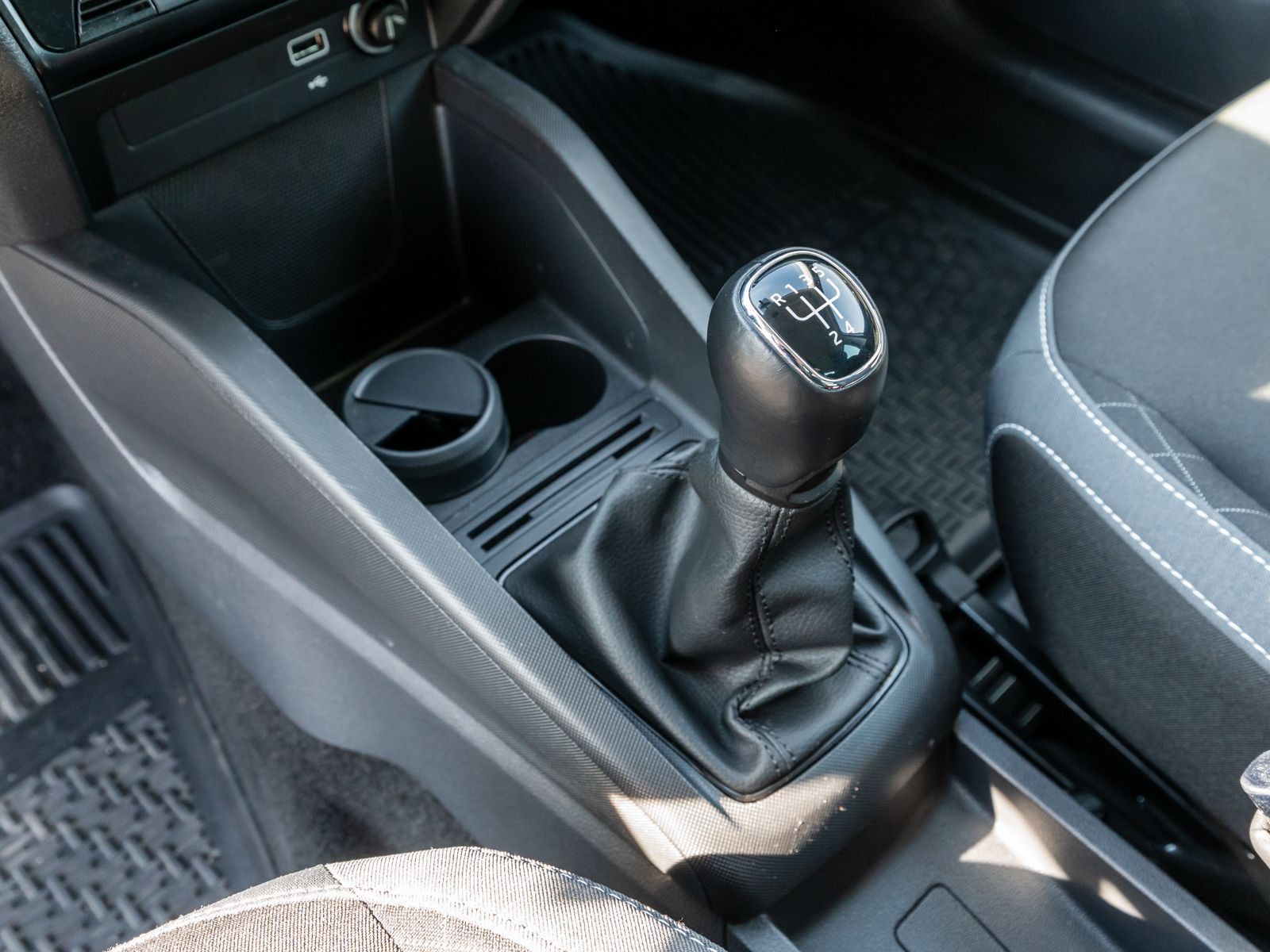 Fahrzeugabbildung SKODA Fabia Combi Ambition 1,0 TSI Navi PDC SHZ LED