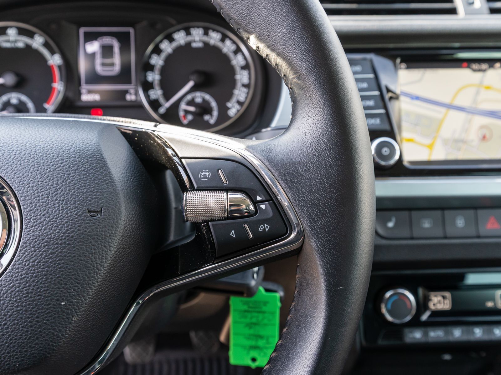 Fahrzeugabbildung SKODA Fabia Combi Ambition 1,0 TSI Navi PDC SHZ LED