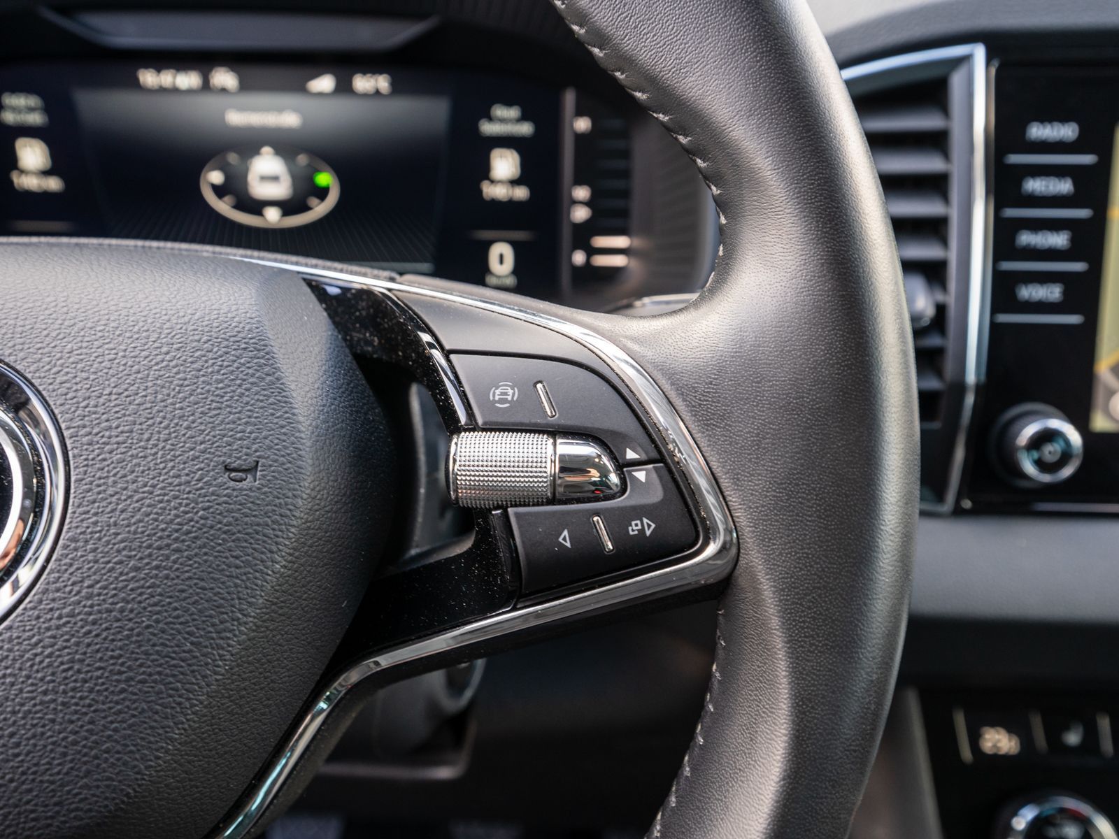 Fahrzeugabbildung SKODA Karoq Style 1.5 TSI Matrix Navi 360° SHZ GRA