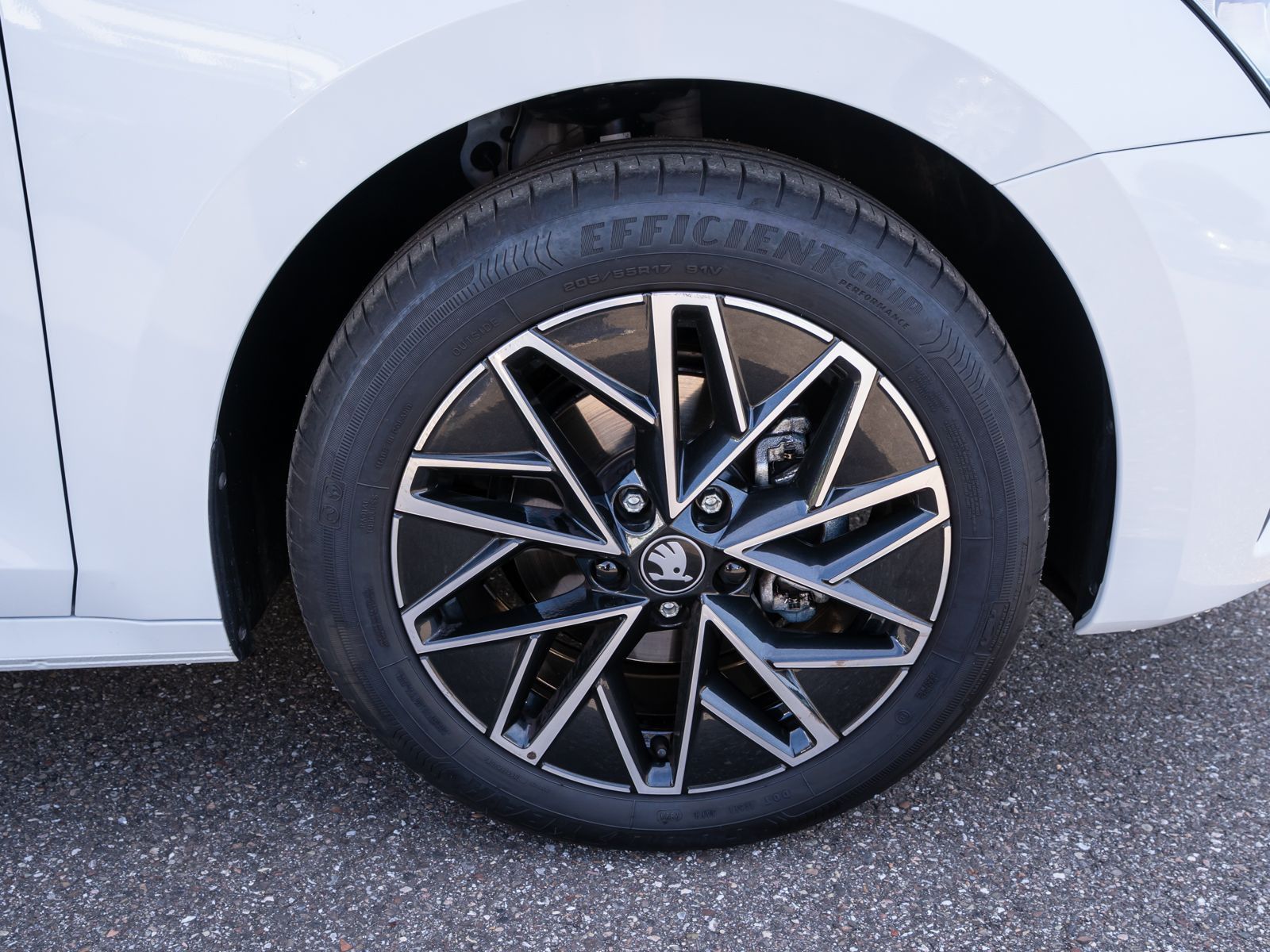 Fahrzeugabbildung SKODA Octavia Combi Selection 2.0TDI LED NAVI PANO AHK