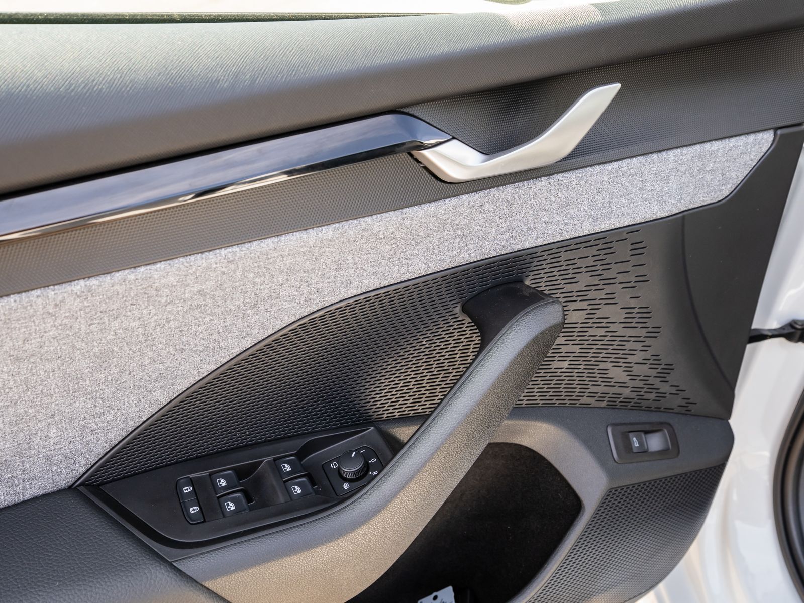 Fahrzeugabbildung SKODA Octavia Combi Selection 2.0TDI LED NAVI PANO AHK