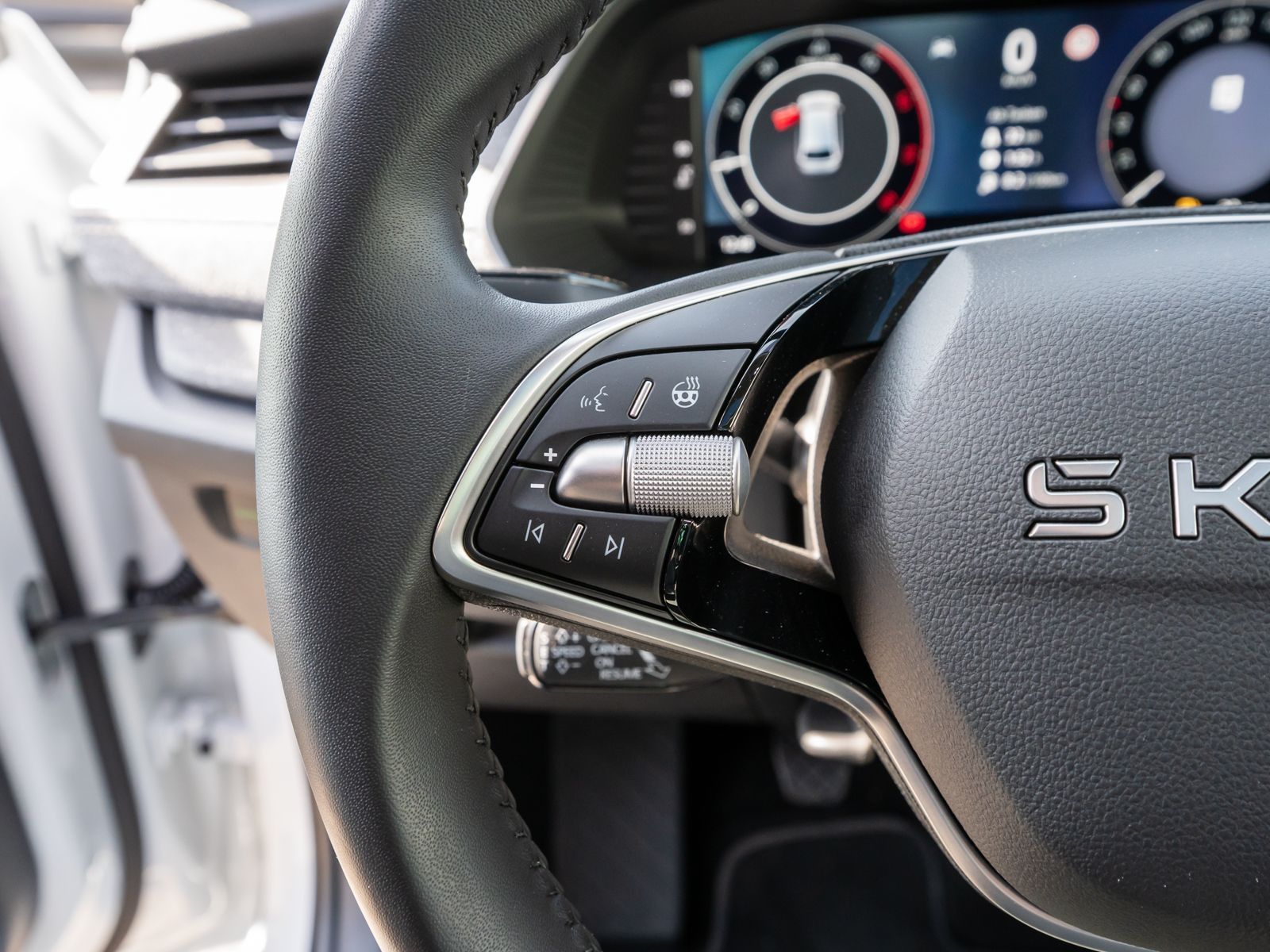 Fahrzeugabbildung SKODA Octavia Combi Selection 2.0TDI LED NAVI PANO AHK