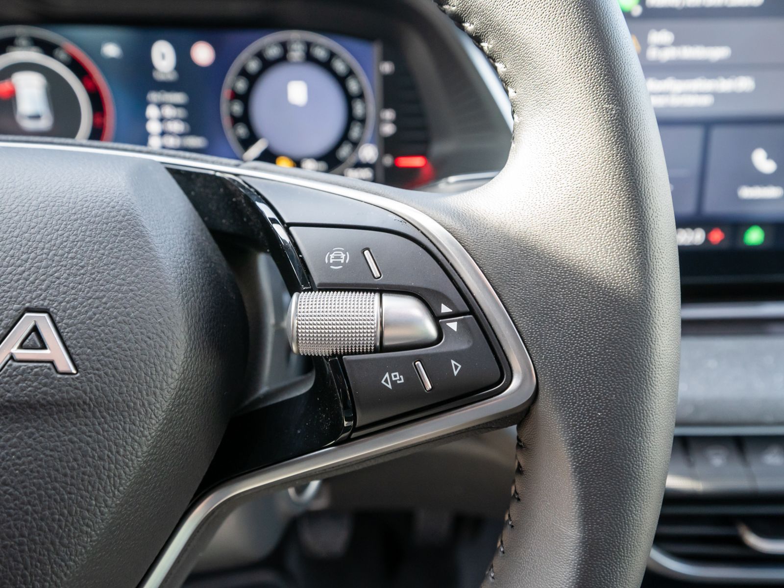 Fahrzeugabbildung SKODA Octavia Combi Selection 2.0TDI LED NAVI PANO AHK