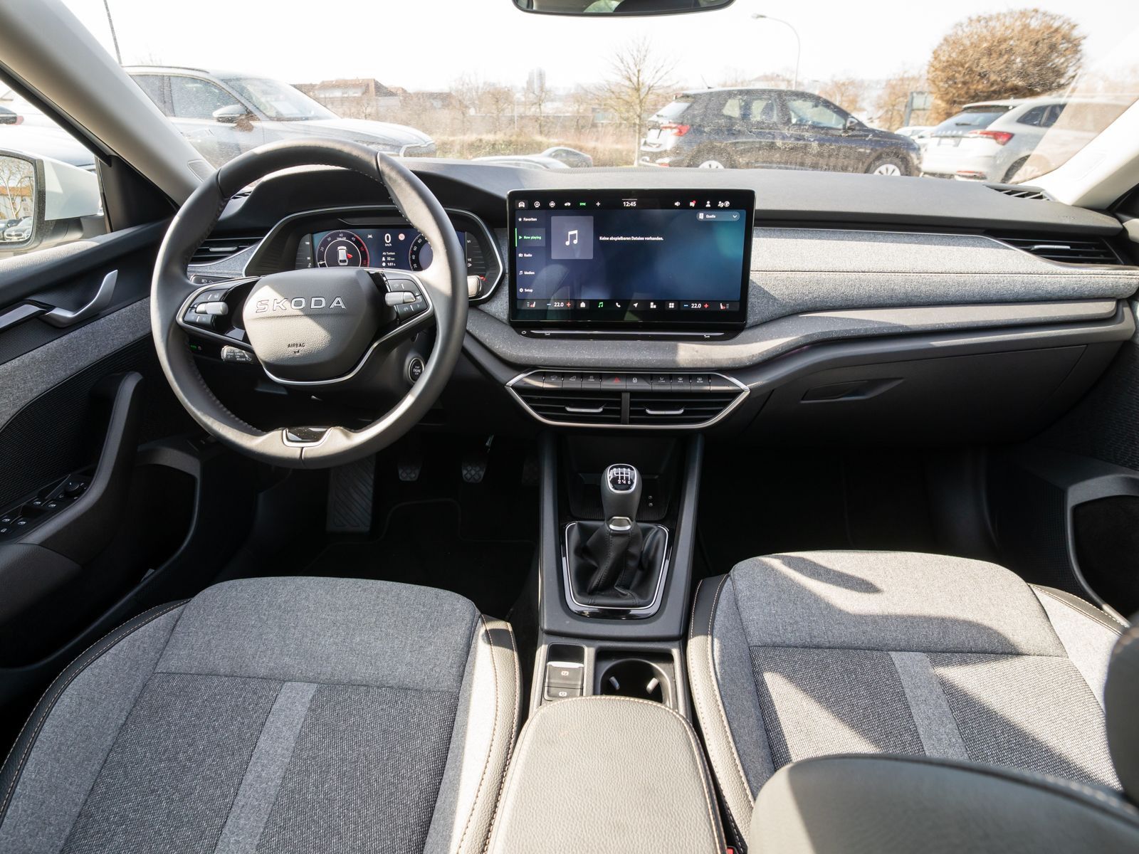 Fahrzeugabbildung SKODA Octavia Combi Selection 2.0TDI LED NAVI PANO AHK