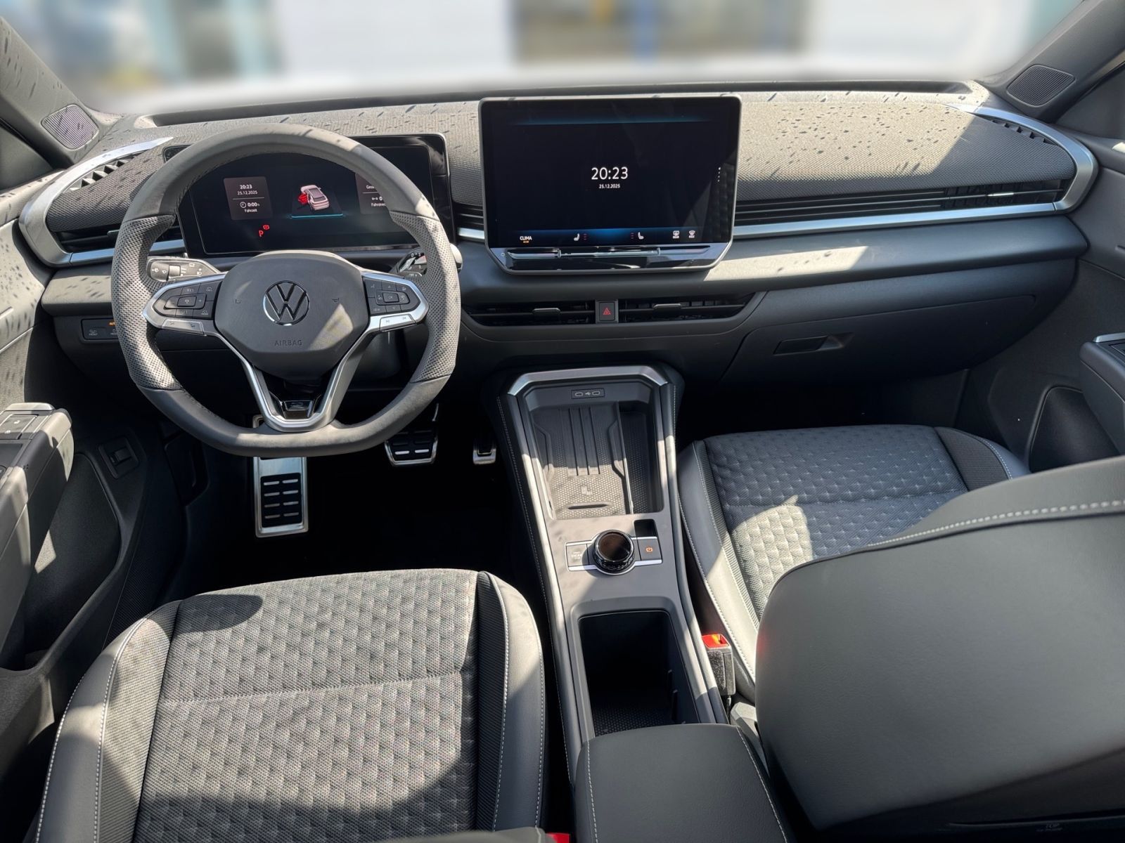 Fahrzeugabbildung Volkswagen T-Roc R-Line 1.5eTSI DSG 360°-Kamera ACC NAV