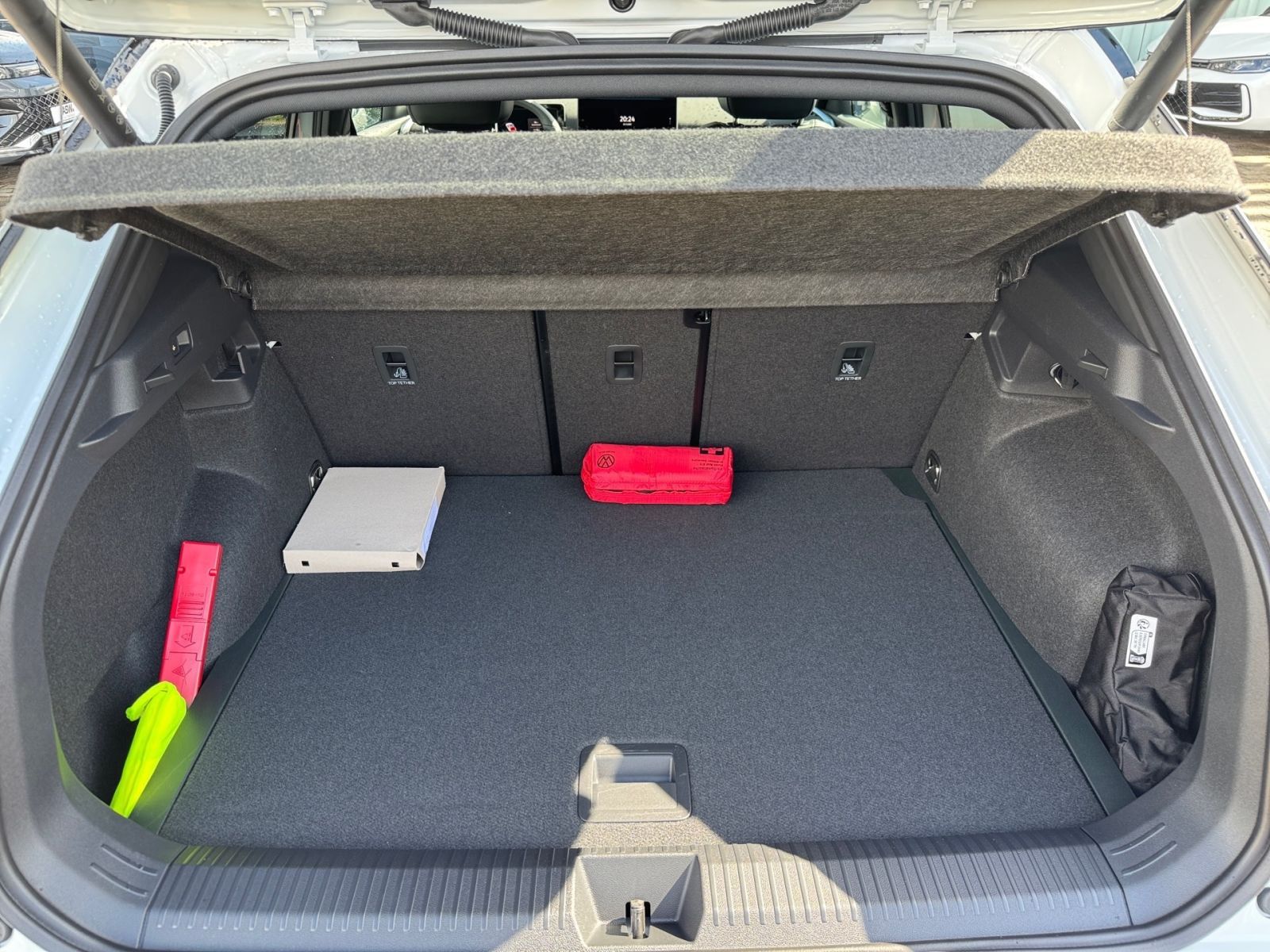 Fahrzeugabbildung Volkswagen T-Roc R-Line 1.5eTSI DSG 360°-Kamera ACC NAV