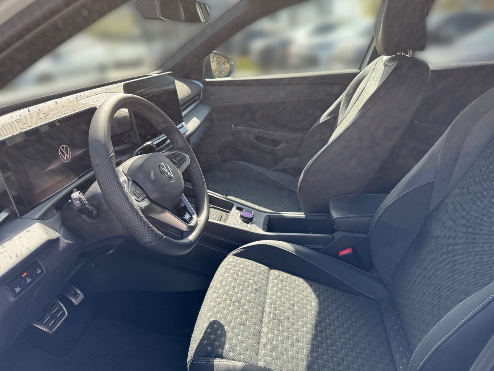 Fahrzeugabbildung Volkswagen T-Roc R-Line 1.5eTSI DSG 360°-Kamera ACC NAV