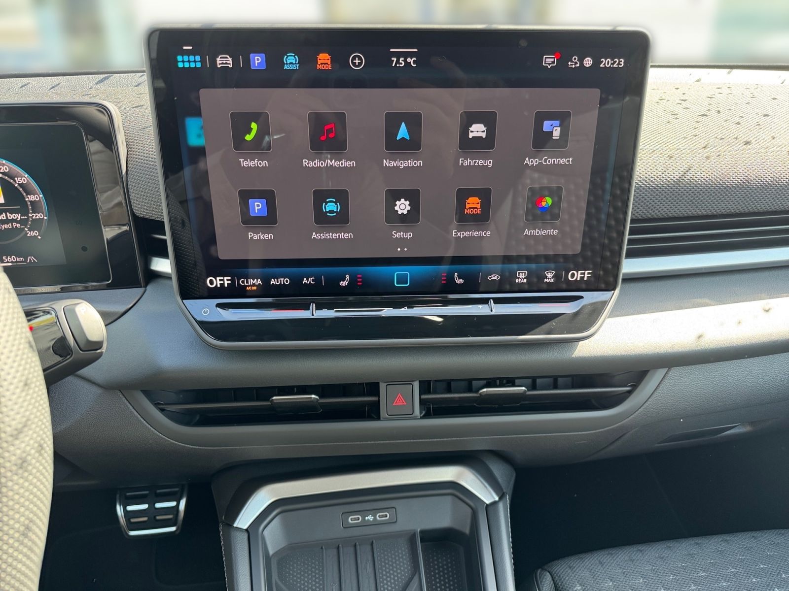 Fahrzeugabbildung Volkswagen T-Roc R-Line 1.5eTSI DSG 360°-Kamera ACC NAV